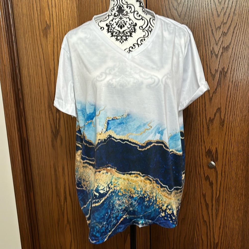 V-neck tshirt
